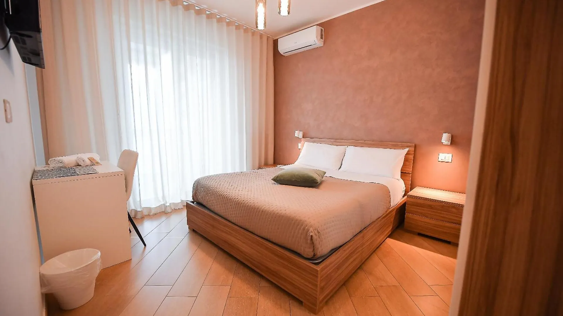 Gæstehus Karol Wojtyla Airport Bari Hotel