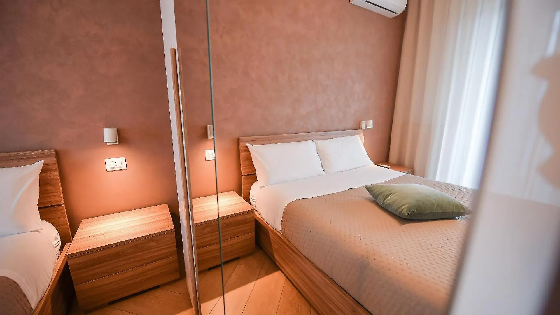 Karol Wojtyla Airport Bari Hotel Italien
