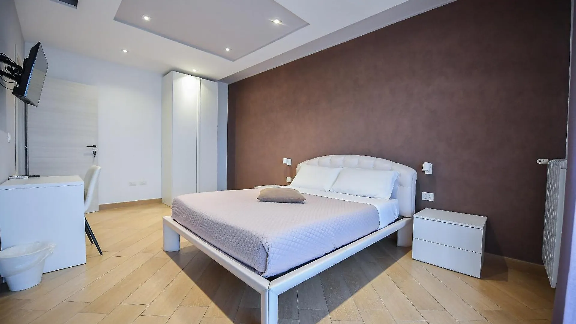 Karol Wojtyla Airport Bari Hotel Gæstehus